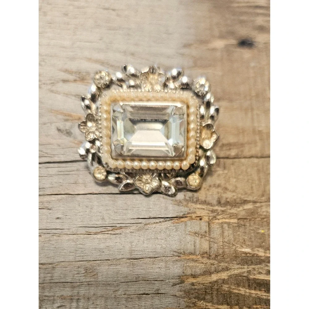 Vintage CORO Brooch -  Rhinestone Faceted Crystal White Pearl - Brooch - Classic